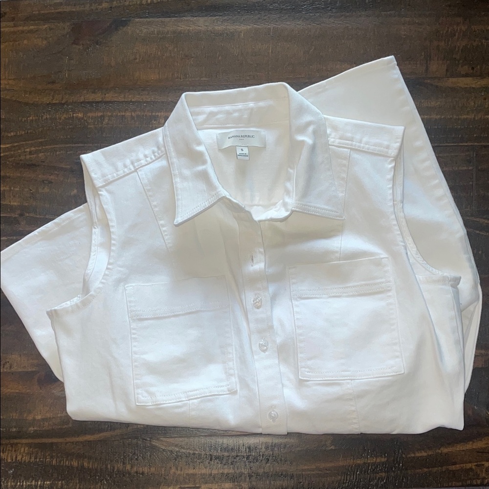 Banana Republic White Sleeveless Casual Shirt